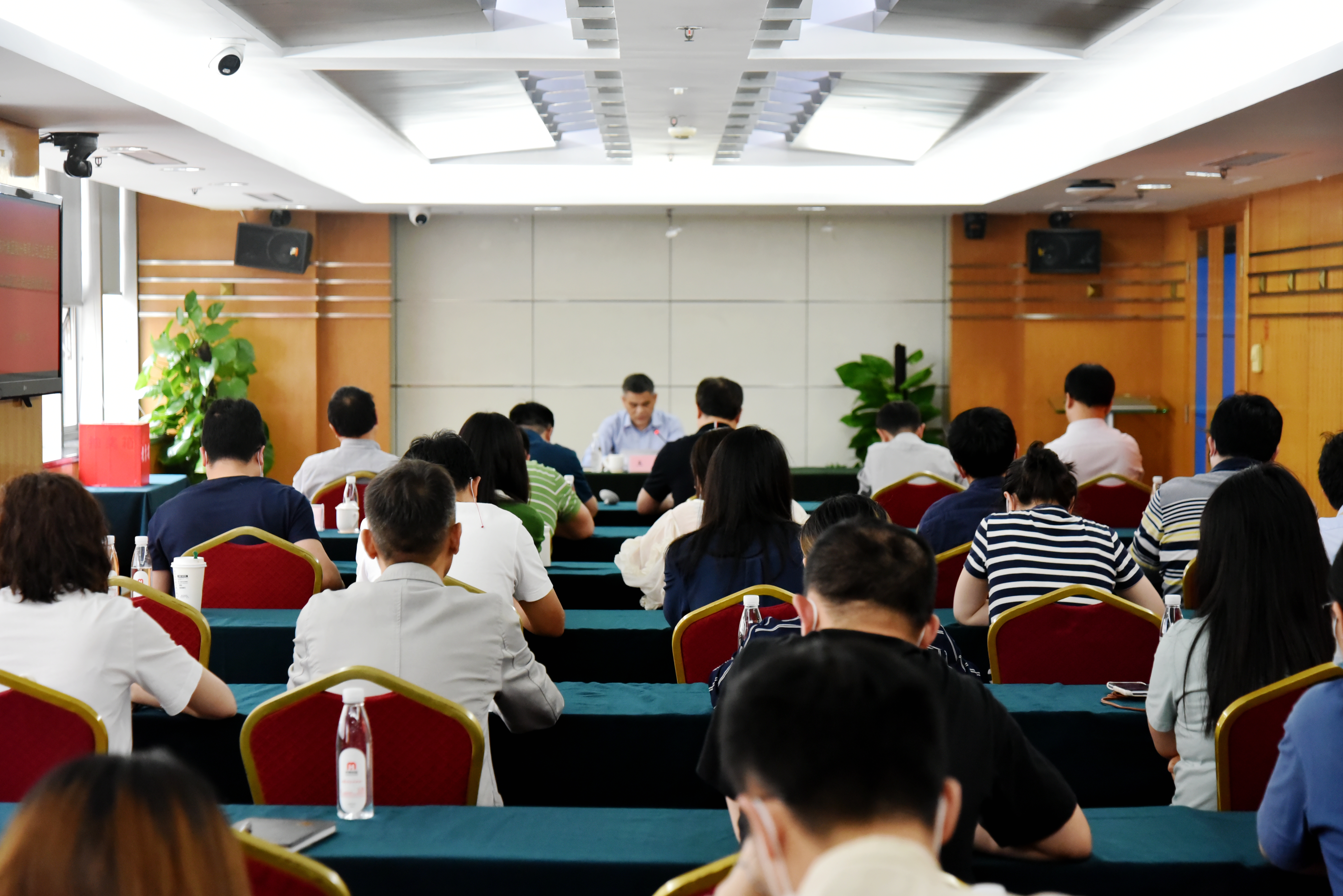 华亿(中国)一站式服务平台召开七届二次职工代表大会