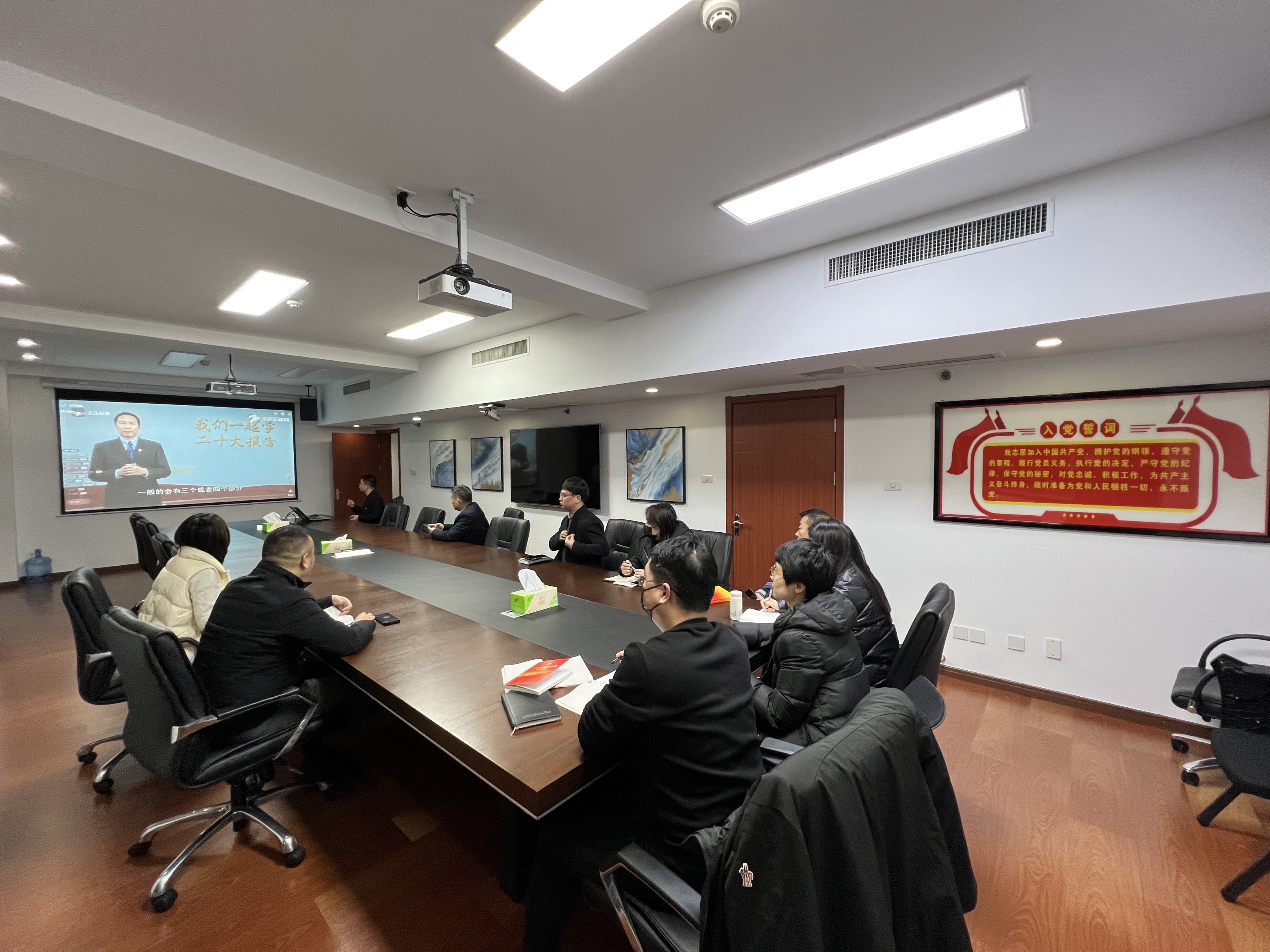 华亿(中国)一站式服务平台党委组织收看 “我们一起学二十大报告”专题在线培训