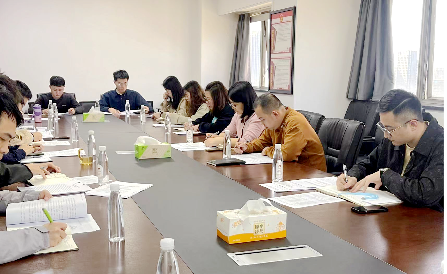 华亿(中国)一站式服务平台召开2024年第一季度监事会工作会议