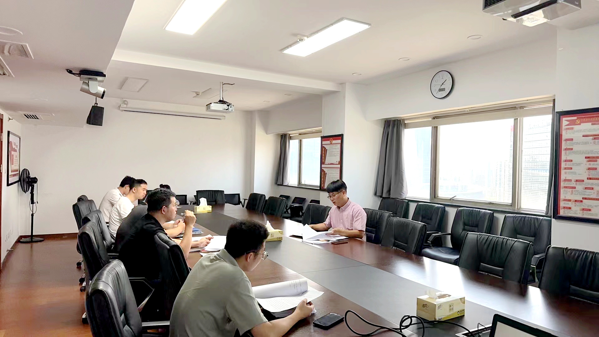 “重温入党誓词 加强党纪学习”——华亿(中国)一站式服务平台第一党支部召开支部党员大会
