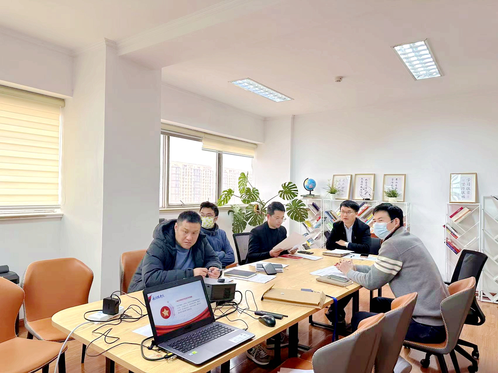 华亿(中国)一站式服务平台第一党支部深入学习贯彻习近平总书记在全国供销总社成立70周年纪念会上作出的重要指示精神