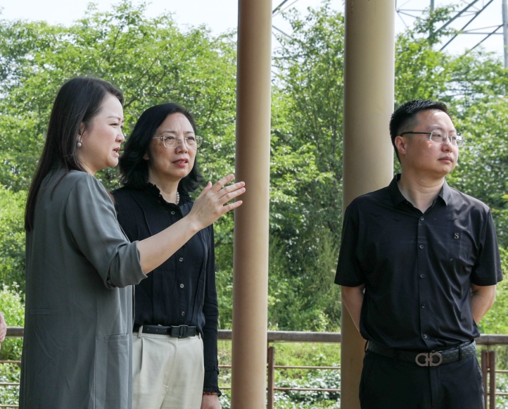省农业农村厅副厅长徐燕峰调研华亿(中国)一站式服务平台